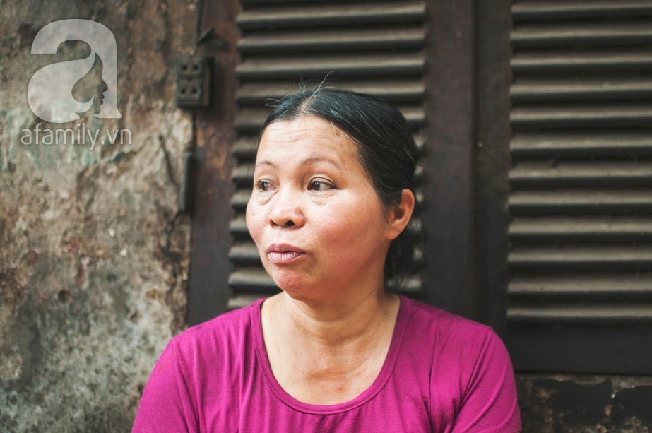 Dù phố xá có đổi thay thì hàng bánh đúc nóng phố Minh Khai 20 năm vẫn chỉ có 7.000đ/ bát - Ảnh 4. Dù phố xá có đổi thay thì hàng bánh đúc nóng phố Minh Khai 20 năm vẫn chỉ có 7.000đ/ bát - Ảnh 4.