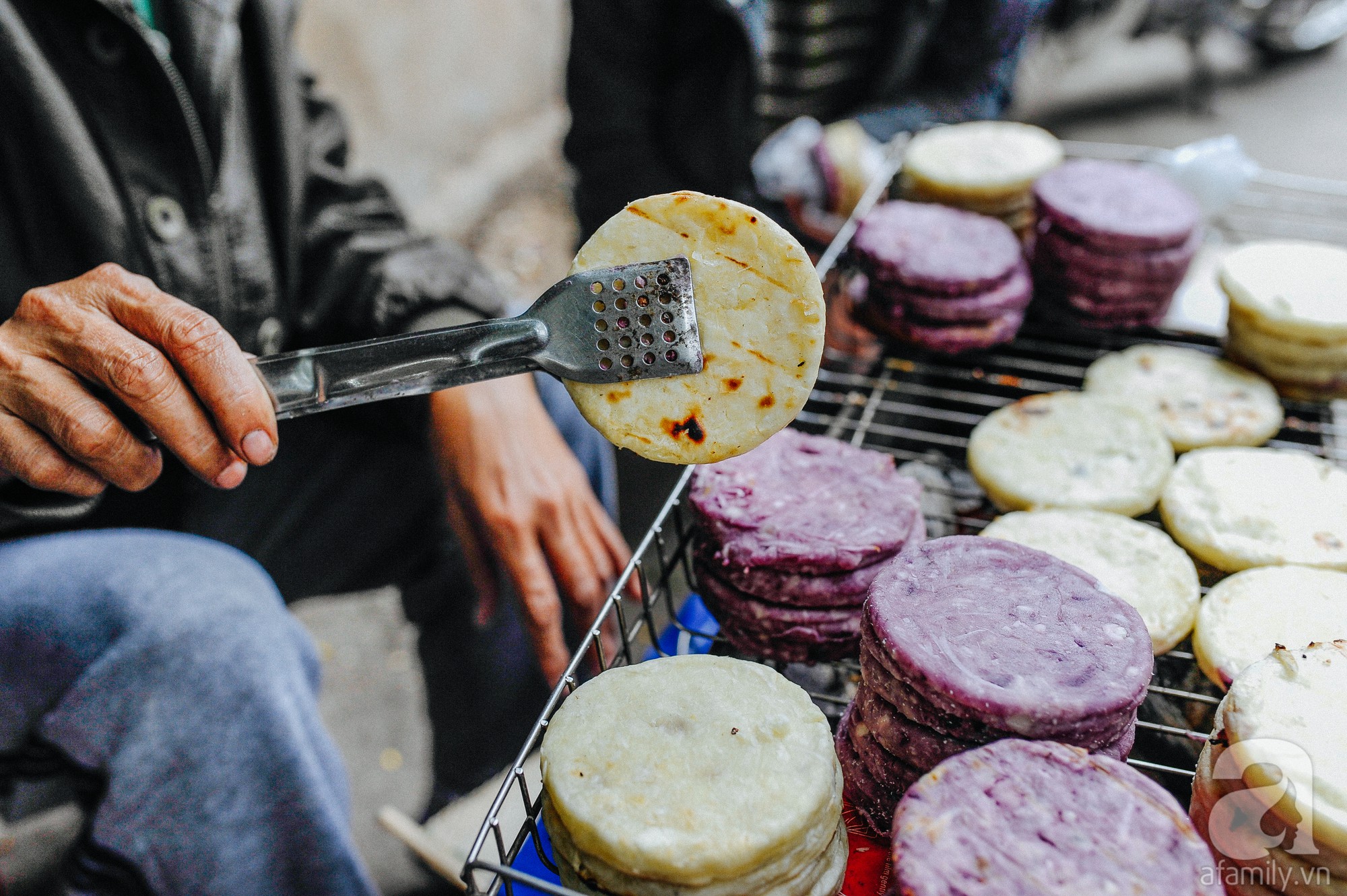 4 món ăn ngon nức tiếng từ củ sắn, chỉ 10 ngàn đồng là dư sức xua đi giá lạnh mùa đông - Ảnh 14. 4 món ăn ngon nức tiếng từ củ sắn, chỉ 10 ngàn đồng là dư sức xua đi giá lạnh mùa đông - Ảnh 14.