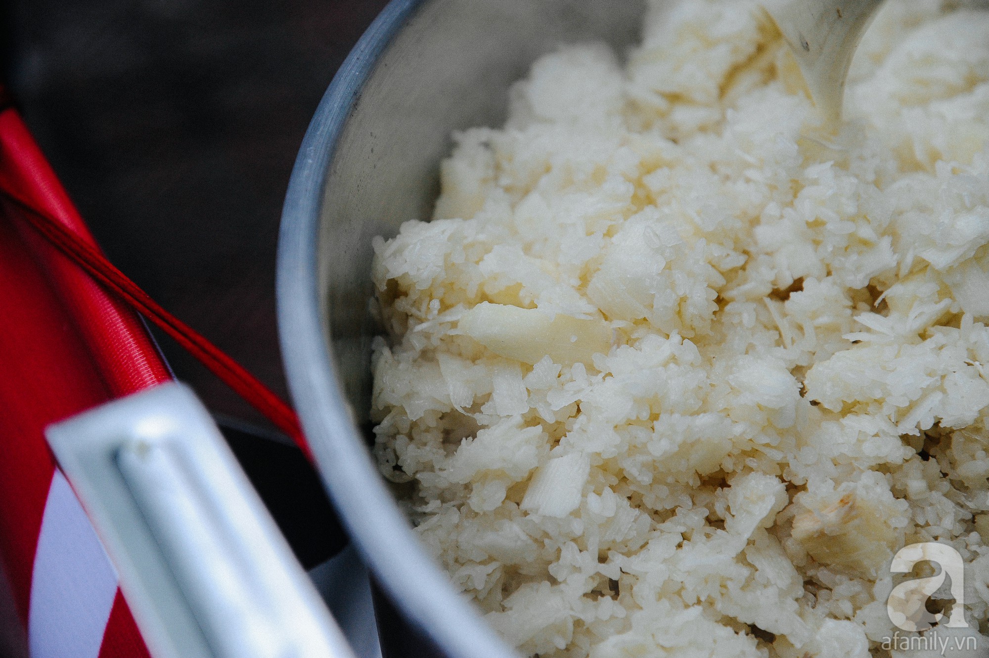 4 món ăn ngon nức tiếng từ củ sắn, chỉ 10 ngàn đồng là dư sức xua đi giá lạnh mùa đông - Ảnh 3. 4 món ăn ngon nức tiếng từ củ sắn, chỉ 10 ngàn đồng là dư sức xua đi giá lạnh mùa đông - Ảnh 3.