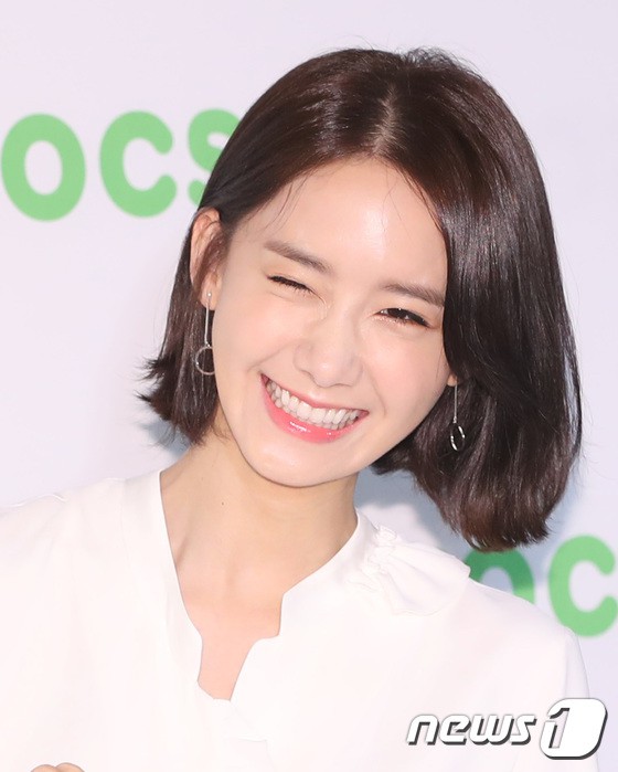 Từ khi cắt tóc ngắn, Yoona mặc đồ điệu đà cũng đẹp mà cá tính cũng xinh - Ảnh 3. Từ khi cắt tóc ngắn, Yoona mặc đồ điệu đà cũng đẹp mà cá tính cũng xinh - Ảnh 3.
