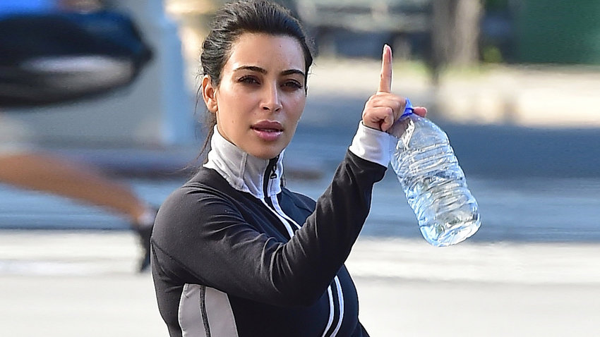 Mổ xẻ cách giảm cân bọc mình trong túi ni lông của diễn viên Kim Kardashian - Ảnh 1. Mổ xẻ cách giảm cân bọc mình trong túi ni lông của diễn viên Kim Kardashian - Ảnh 1.