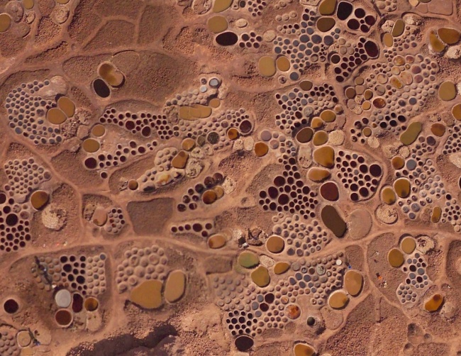 Nhờ Google maps người ta nhìn thấy những hình ảnh này trên Trái đất, một số vật kỳ lạ không giải thích nổi - Ảnh 8.