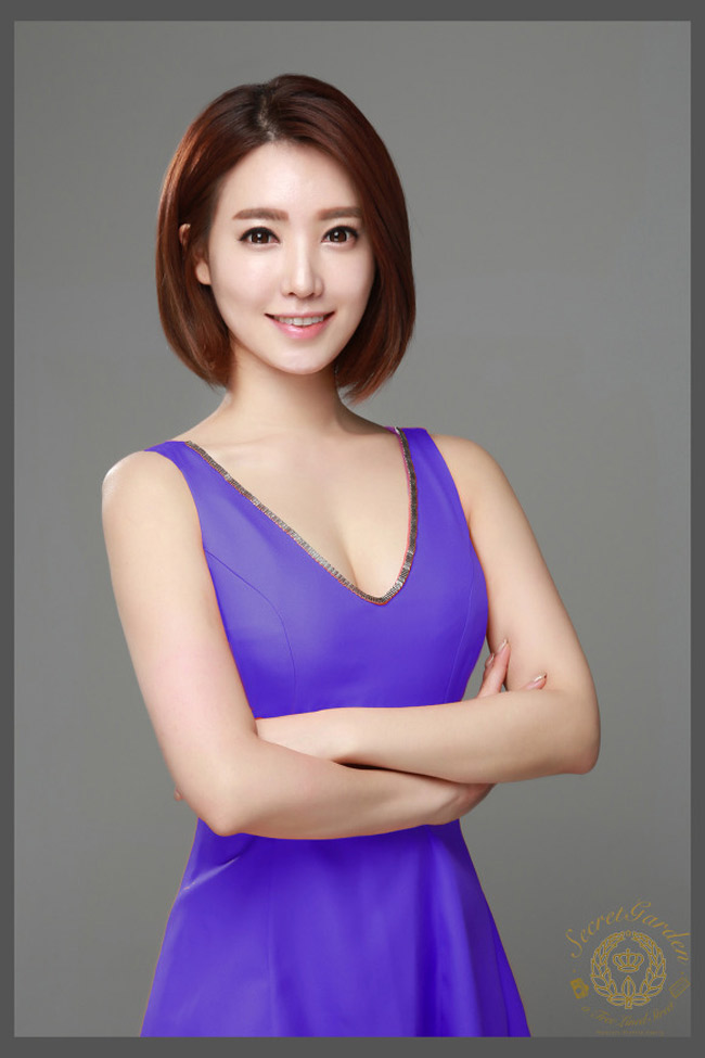 Xinh xắn, sexy lại còn giỏi, cặp MC sinh đôi này đang gây bão cả trên sóng truyền hình lẫn đời thực - Ảnh 9. Xinh xắn, sexy lại còn giỏi, cặp MC sinh đôi này đang gây bão cả trên sóng truyền hình lẫn đời thực - Ảnh 9.