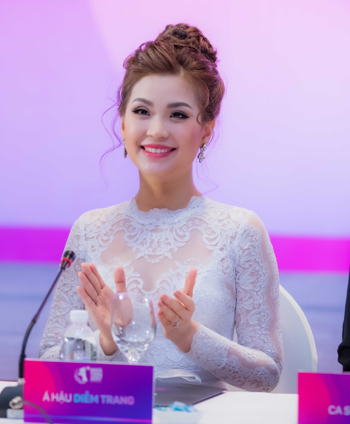 Những nàng Hậu hiếm hoi nhất quyết không thẩm mỹ của showbiz Việt - Ảnh 15. Những nàng Hậu hiếm hoi nhất quyết không thẩm mỹ của showbiz Việt - Ảnh 15.