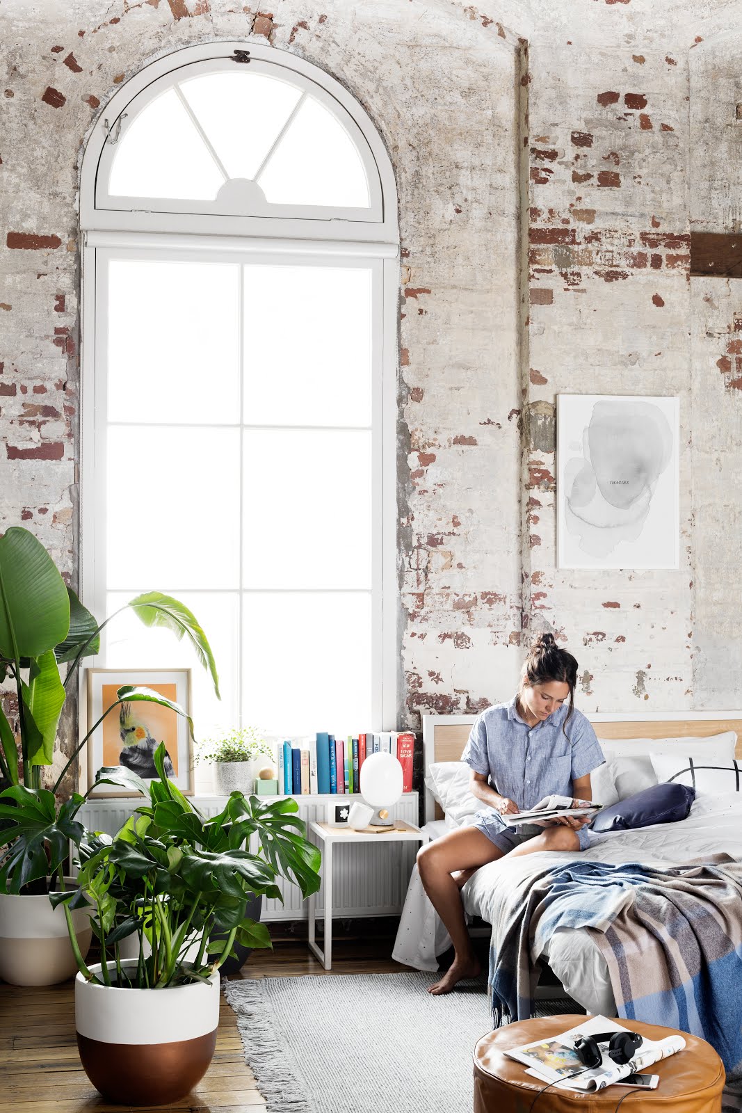 Dù tường nhà đã bong tróc nhưng tổng thể căn hộ nhỏ của cô gái trẻ này vẫn đẹp đến xuýt xoa - Ảnh 6. Dù tường nhà đã bong tróc nhưng tổng thể căn hộ nhỏ của cô gái trẻ này vẫn đẹp đến xuýt xoa - Ảnh 6.