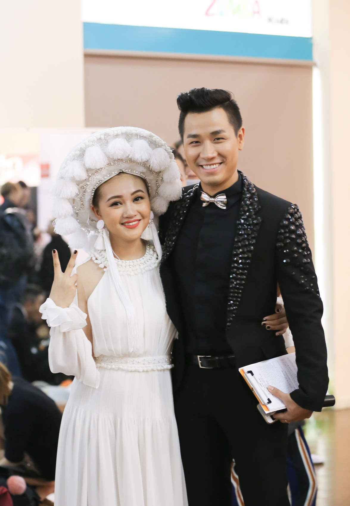 Nguyên Khang hài hước bày cho Tóc Tiên kêu gọi bình chọn ở The Voice  - Ảnh 11. Nguyên Khang hài hước bày cho Tóc Tiên kêu gọi bình chọn ở The Voice  - Ảnh 11.