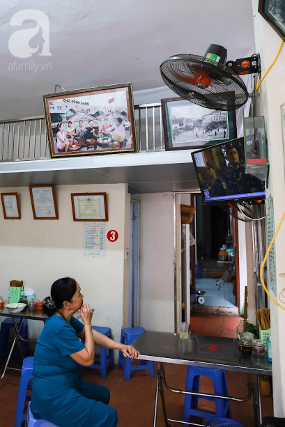 Ngày thảnh thơi, tạt vào ngõ nhỏ ăn bún ốc cổ, nghe chủ quán kể chuyện suýt... đẻ rơi vì mải gánh rong  - Ảnh 12.