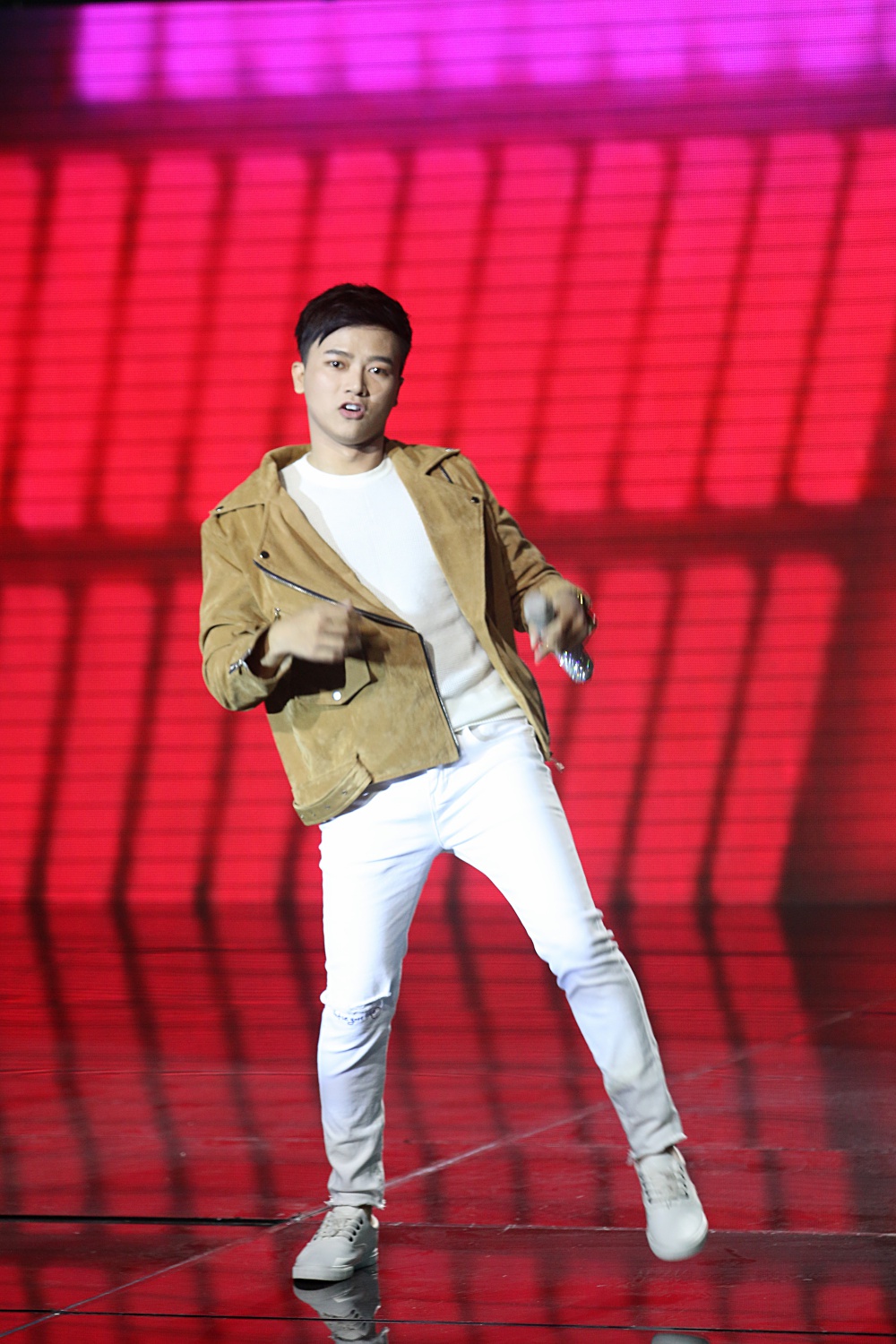 Hát không rõ lời, Hương Giang Idol vẫn hạ gục trò cưng của Tuấn Hưng - Ảnh 7. Hát không rõ lời, Hương Giang Idol vẫn hạ gục trò cưng của Tuấn Hưng - Ảnh 7.