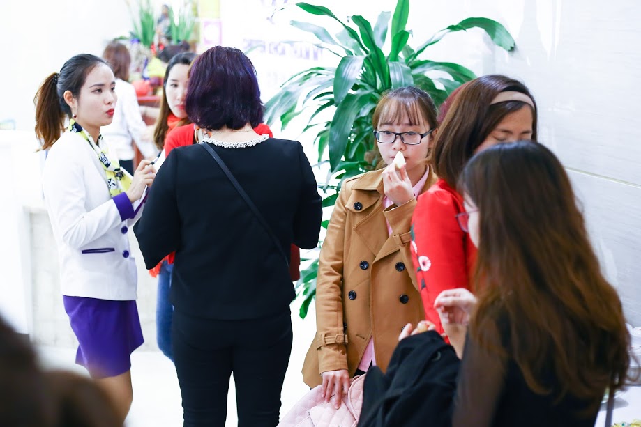 Ngày phụ nữ, nghe bác sĩ thẩm mỹ kể chuyện chị em đi trùng tu nhan sắc và làm đẹp cả nơi... nhạy cảm - Ảnh 8. Ngày phụ nữ, nghe bác sĩ thẩm mỹ kể chuyện chị em đi trùng tu nhan sắc và làm đẹp cả nơi... nhạy cảm - Ảnh 8.