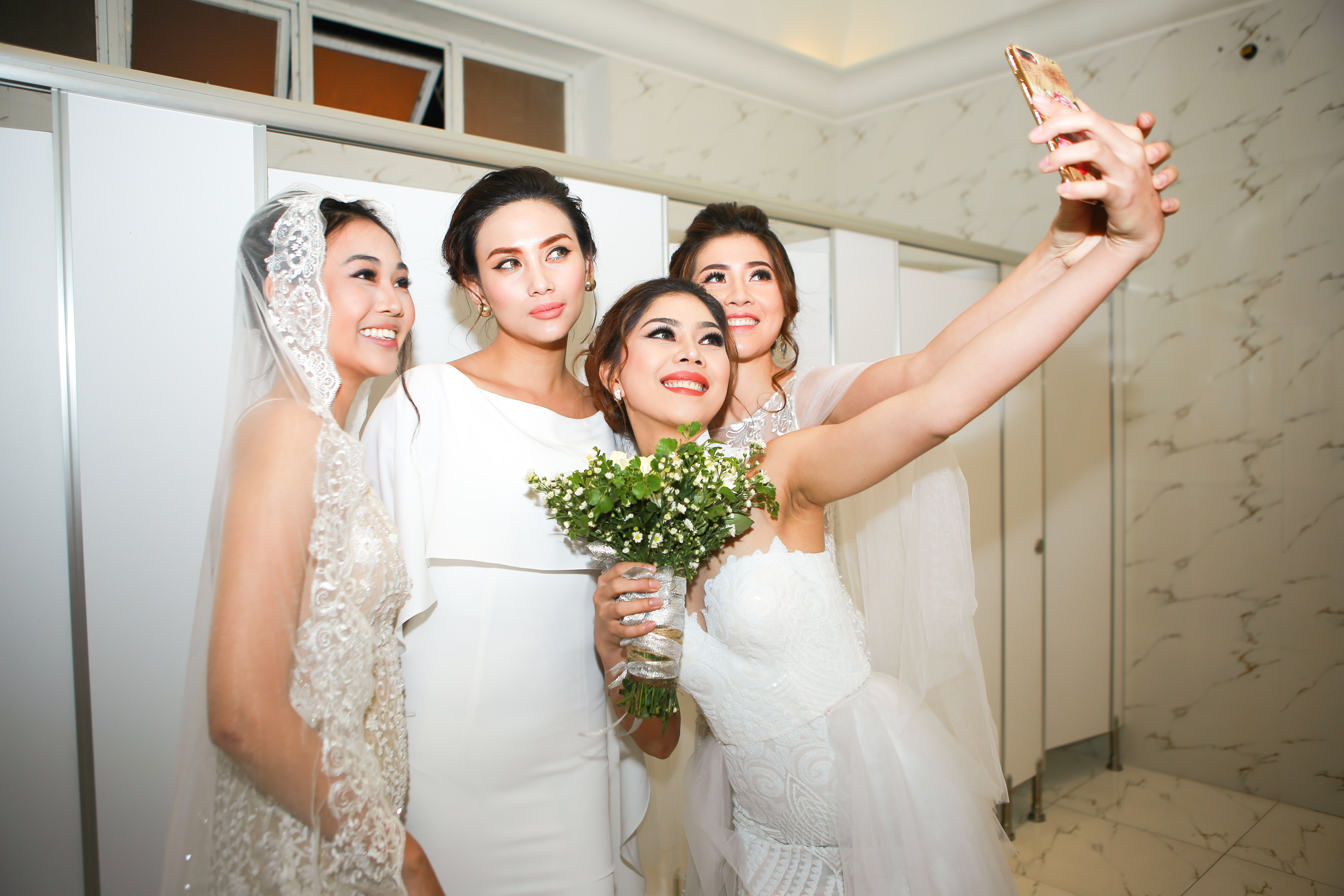 Bị đồn là HLV The Face 2017, siêu mẫu Võ Hoàng Yến trả lời lấp lửng - Ảnh 5. Bị đồn là HLV The Face 2017, siêu mẫu Võ Hoàng Yến trả lời lấp lửng - Ảnh 5.