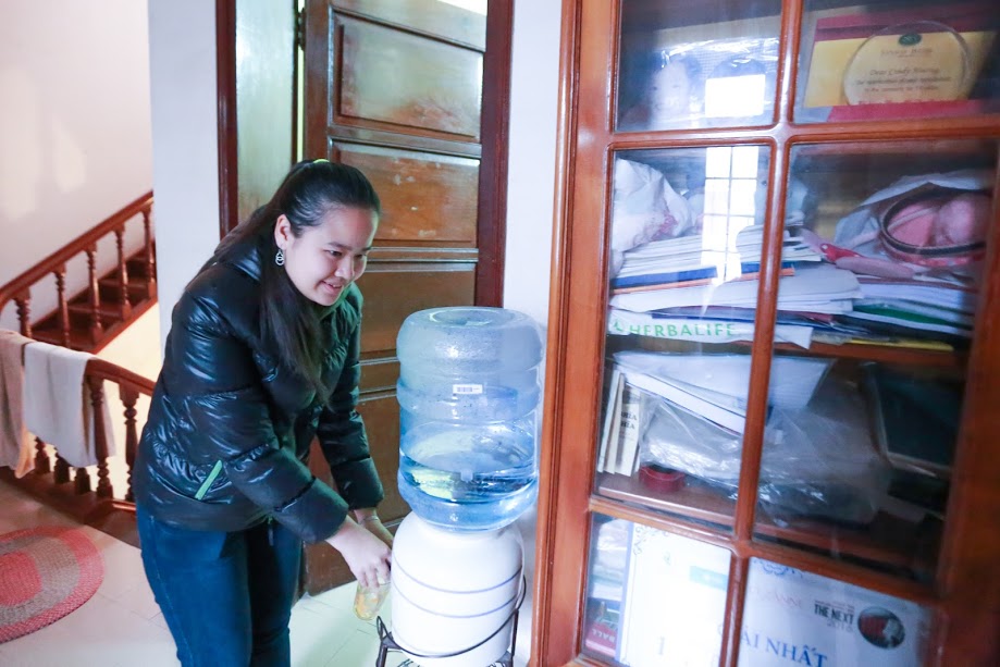 Hành trình mạnh mẽ của cô gái trẻ trở thành nữ MC khiếm thị đầu tiên dẫn chương trình thực tế - Ảnh 13. Hành trình mạnh mẽ của cô gái trẻ trở thành nữ MC khiếm thị đầu tiên dẫn chương trình thực tế - Ảnh 13.