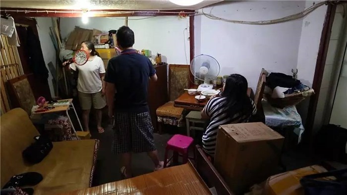 Ngôi nhà lụp xụp trên mảnh đất hình tam giác lột xác đẹp đến ngỡ ngàng - Ảnh 2. Ngôi nhà lụp xụp trên mảnh đất hình tam giác lột xác đẹp đến ngỡ ngàng - Ảnh 2.