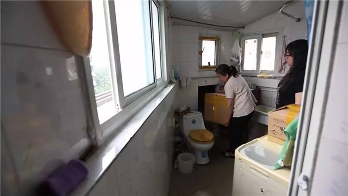 Ngôi nhà lụp xụp trên mảnh đất hình tam giác lột xác đẹp đến ngỡ ngàng - Ảnh 3. Ngôi nhà lụp xụp trên mảnh đất hình tam giác lột xác đẹp đến ngỡ ngàng - Ảnh 3.