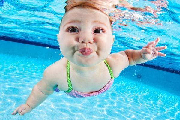Cho con học bơi từ 2 tháng tuổi như ông chủ Facebook mang lại những lợi ích gì? - Ảnh 4.