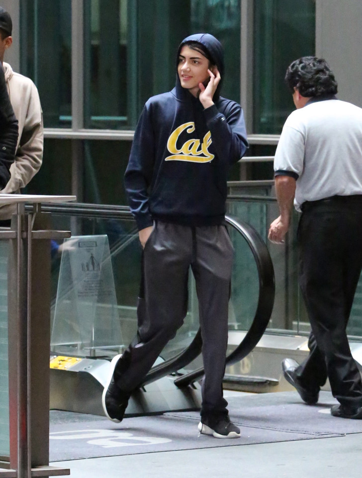 Không thể nhận ra cậu út “suýt” bị Michael Jackson đánh rơi từ ban công đã lớn đến vậy - Ảnh 4. Không thể nhận ra cậu út “suýt” bị Michael Jackson đánh rơi từ ban công đã lớn đến vậy - Ảnh 4.