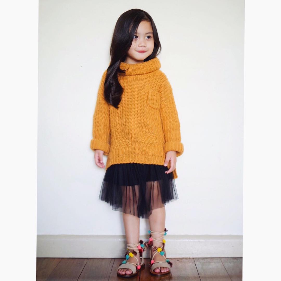 Cô bé 3 tuổi tự phối đồ cực chất tiếp tục là gương mặt truyền cảm hứng mặc đẹp cho các mẹ sinh con gái - Ảnh 7. Cô bé 3 tuổi tự phối đồ cực chất tiếp tục là gương mặt truyền cảm hứng mặc đẹp cho các mẹ sinh con gái - Ảnh 7.