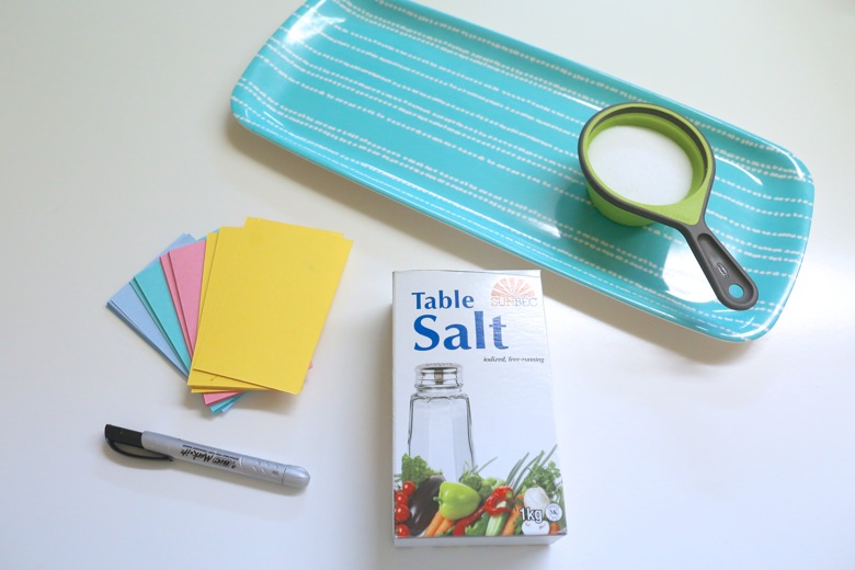 “Khay muối học chữ” giúp con tự học chữ nhanh mà bố mẹ vẫn nhàn tênh - Ảnh 2. “Khay muối học chữ” giúp con tự học chữ nhanh mà bố mẹ vẫn nhàn tênh - Ảnh 2.