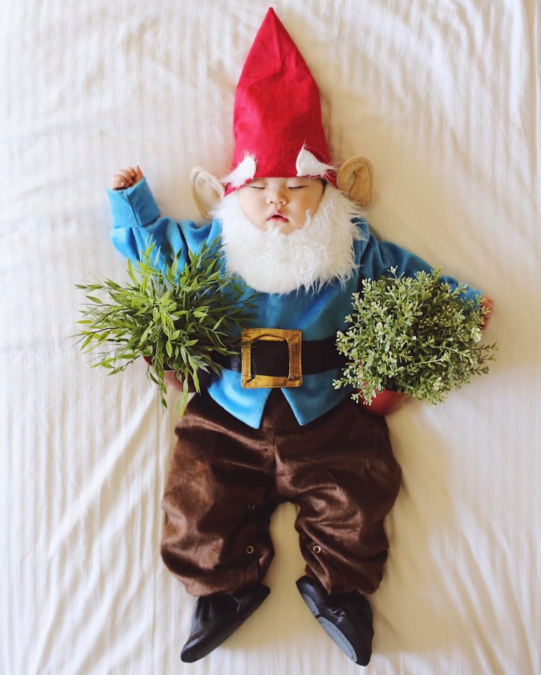 Tranh thủ con ngủ trưa, bà mẹ phù thủy hóa trang cho con gái chu du khắp thế giới - Ảnh 9. Tranh thủ con ngủ trưa, bà mẹ phù thủy hóa trang cho con gái chu du khắp thế giới - Ảnh 9.