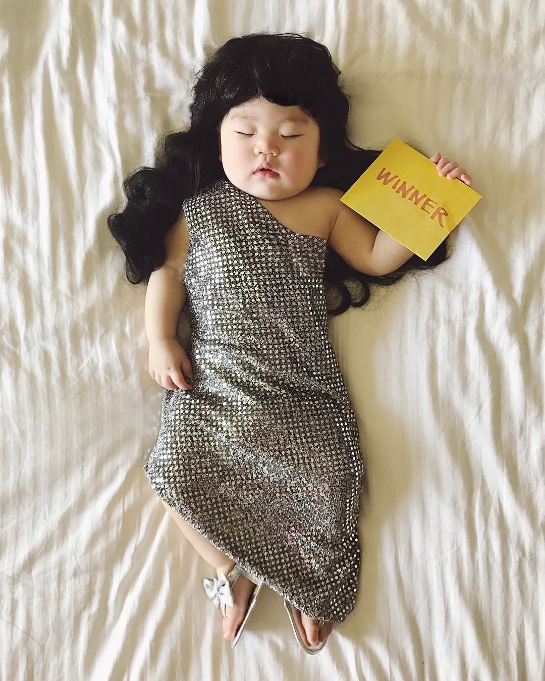 Tranh thủ con ngủ trưa, bà mẹ phù thủy hóa trang cho con gái chu du khắp thế giới - Ảnh 22. Tranh thủ con ngủ trưa, bà mẹ phù thủy hóa trang cho con gái chu du khắp thế giới - Ảnh 22.