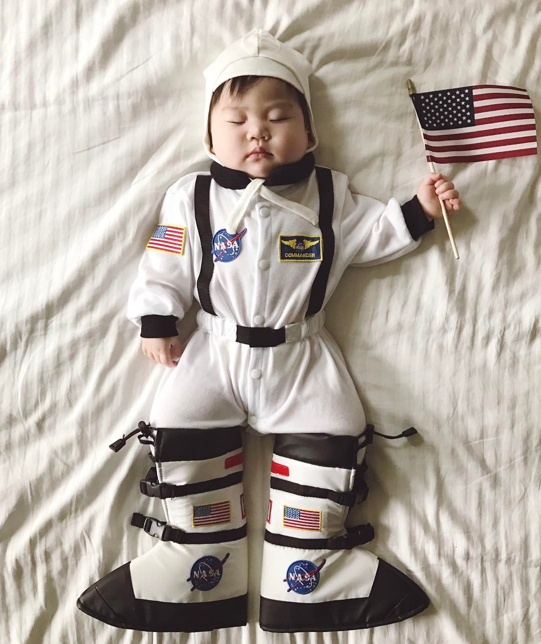 Tranh thủ con ngủ trưa, bà mẹ phù thủy hóa trang cho con gái chu du khắp thế giới - Ảnh 24. Tranh thủ con ngủ trưa, bà mẹ phù thủy hóa trang cho con gái chu du khắp thế giới - Ảnh 24.