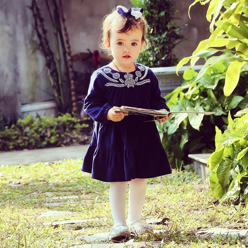 Đổ rụp trước bé gái lai gốc Việt sở hữu đôi mắt đẹp hút hồn - Ảnh 12. Đổ rụp trước bé gái lai gốc Việt sở hữu đôi mắt đẹp hút hồn - Ảnh 12.