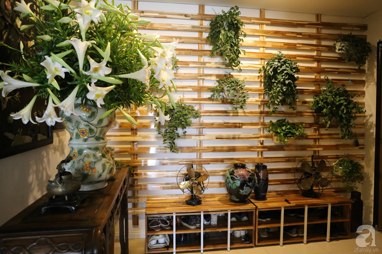 Căn hộ được trang trí bằng họa tiết con công đầy hoài niệm với view tuyệt đẹp nhìn ra sông Hồng - Ảnh 17. Căn hộ được trang trí bằng họa tiết con công đầy hoài niệm với view tuyệt đẹp nhìn ra sông Hồng - Ảnh 17.