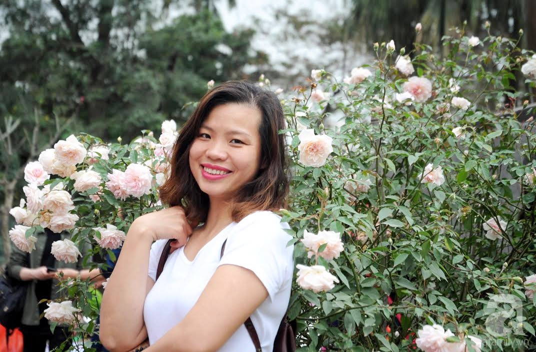 Khu vườn hoa hồng chen nhau nở rực rỡ trên sân thượng 18m² ở Hà Nội - Ảnh 1. Khu vườn hoa hồng chen nhau nở rực rỡ trên sân thượng 18m² ở Hà Nội - Ảnh 1.