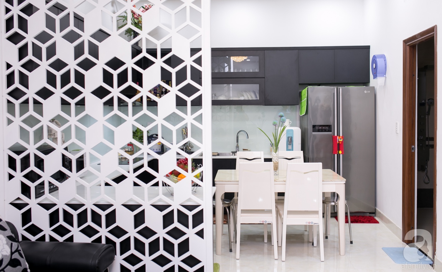 Với chi phí gần 2 tỷ đồng, nhà cấp 4 ở Sài Gòn đã biến thành nhà phố hiện đại đến bất ngờ - Ảnh 6. Với chi phí gần 2 tỷ đồng, nhà cấp 4 ở Sài Gòn đã biến thành nhà phố hiện đại đến bất ngờ - Ảnh 6.