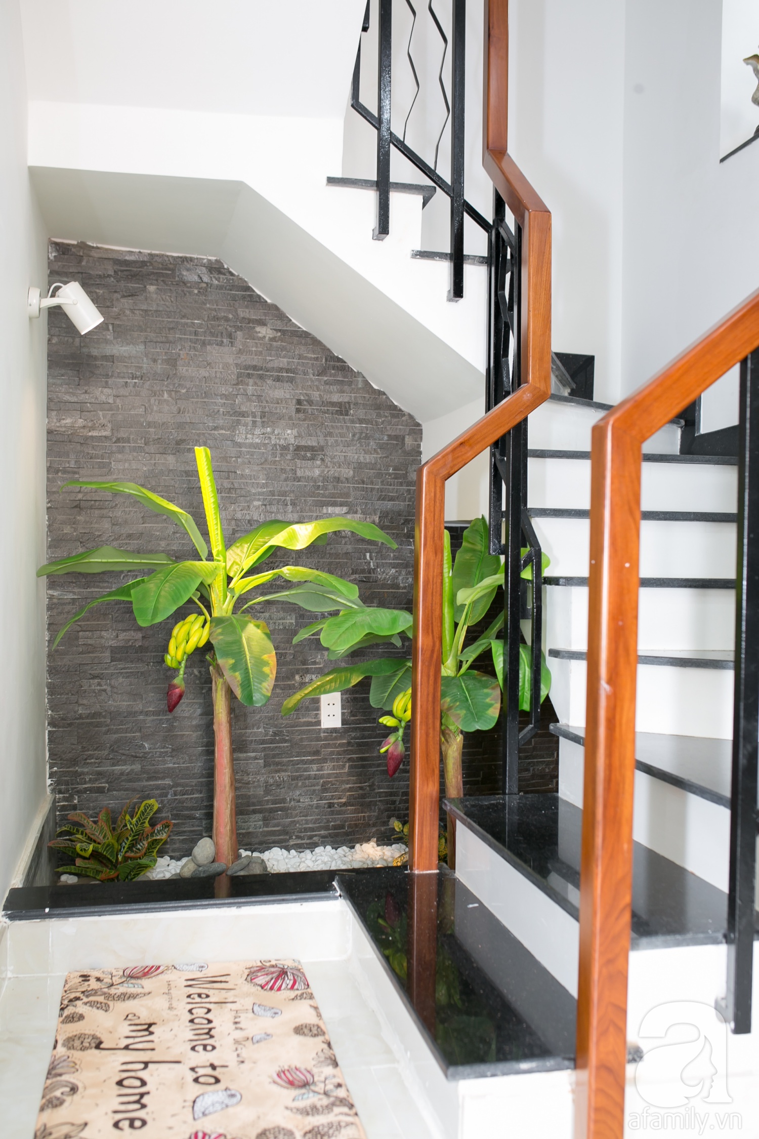 Với chi phí gần 2 tỷ đồng, nhà cấp 4 ở Sài Gòn đã biến thành nhà phố hiện đại đến bất ngờ - Ảnh 9. Với chi phí gần 2 tỷ đồng, nhà cấp 4 ở Sài Gòn đã biến thành nhà phố hiện đại đến bất ngờ - Ảnh 9.