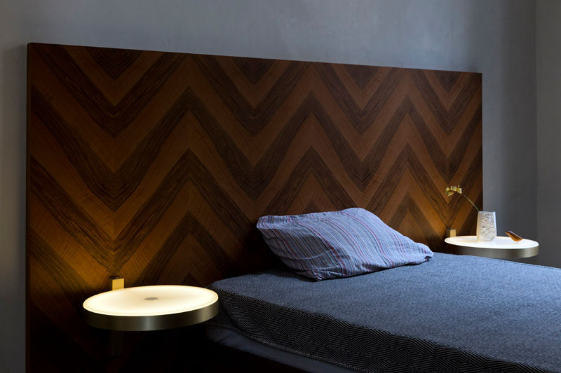 14 mẫu bàn đầu giường chẳng thể thiếu bên trong phòng ngủ - Ảnh 9. 14 mẫu bàn đầu giường chẳng thể thiếu bên trong phòng ngủ - Ảnh 9.