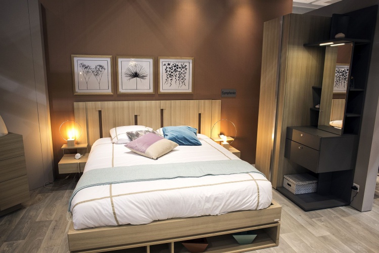 Khéo đặt gương trang điểm giúp phòng ngủ ngọt ngào và sang trọng như một giấc mơ - Ảnh 15. Khéo đặt gương trang điểm giúp phòng ngủ ngọt ngào và sang trọng như một giấc mơ - Ảnh 15.