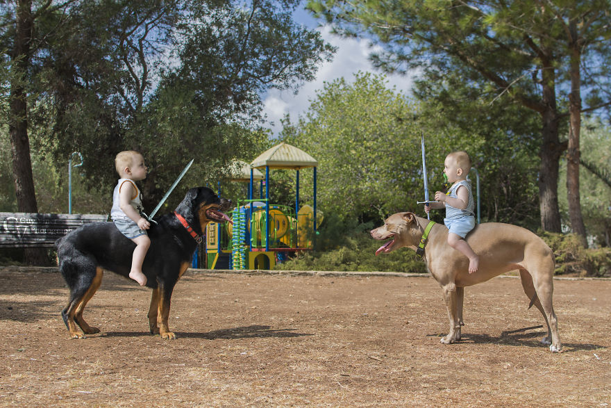 Cặp sinh đôi cực dễ thương trong những bức ảnh không đụng hàng - Ảnh 10. Cặp sinh đôi cực dễ thương trong những bức ảnh không đụng hàng - Ảnh 10.