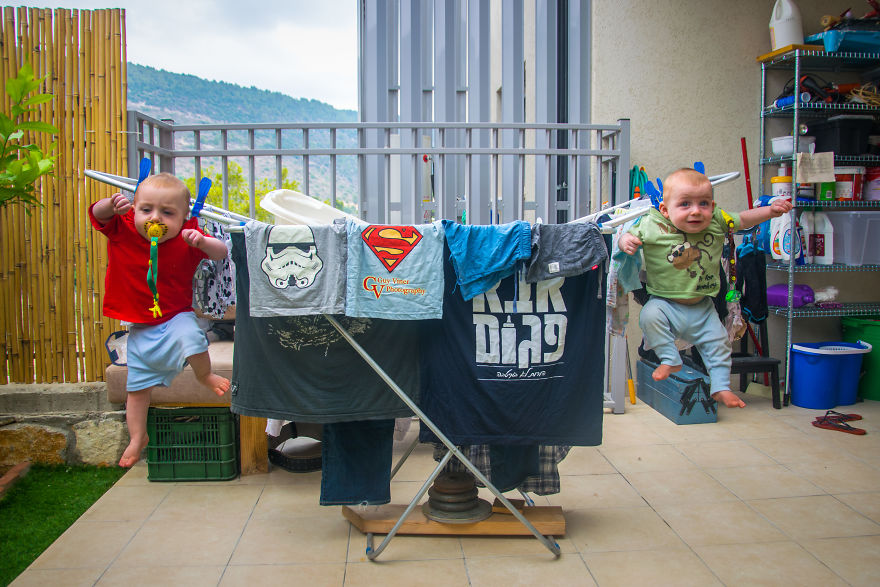 Cặp sinh đôi cực dễ thương trong những bức ảnh không đụng hàng - Ảnh 21. Cặp sinh đôi cực dễ thương trong những bức ảnh không đụng hàng - Ảnh 21.