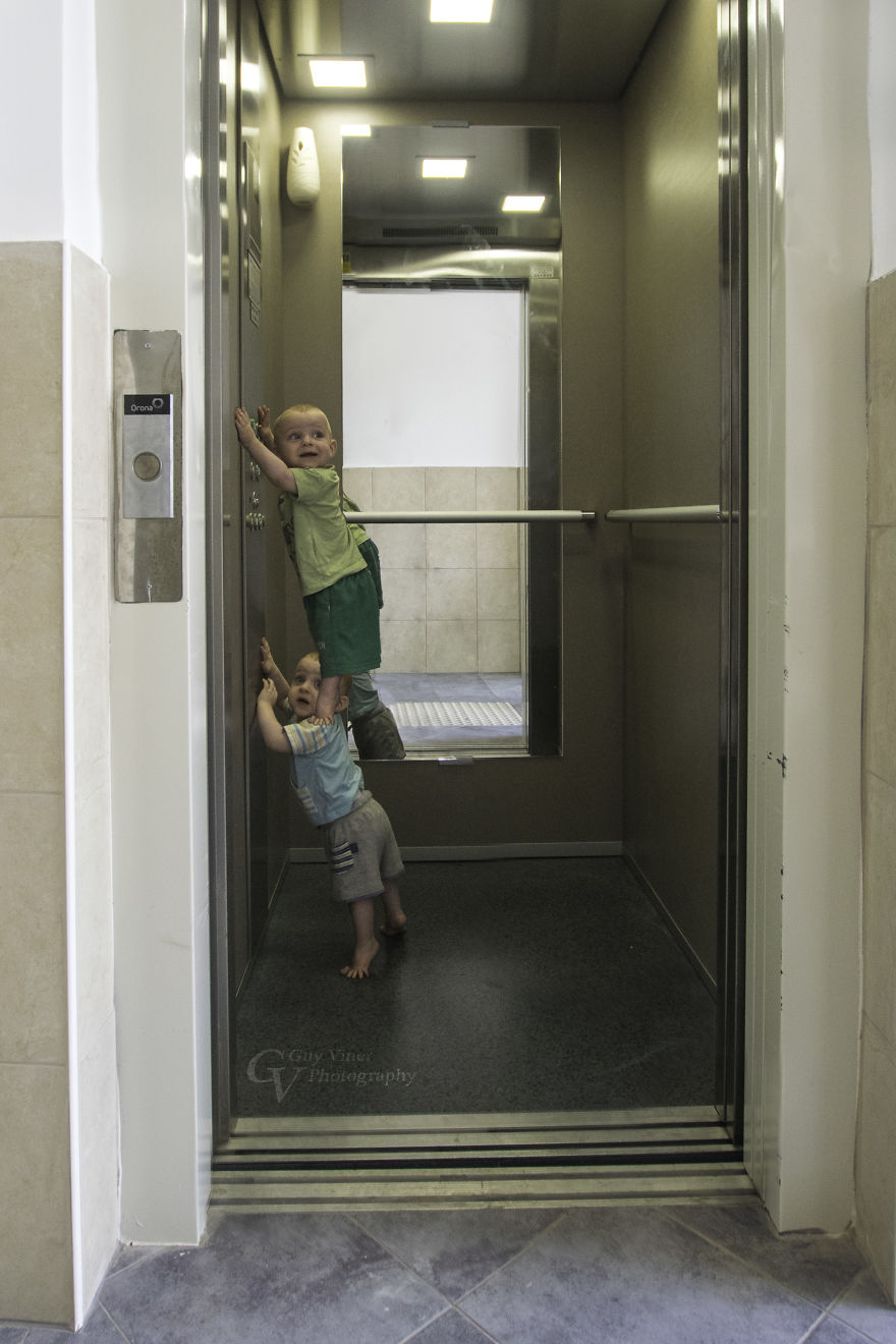 Cặp sinh đôi cực dễ thương trong những bức ảnh không đụng hàng - Ảnh 23. Cặp sinh đôi cực dễ thương trong những bức ảnh không đụng hàng - Ảnh 23.