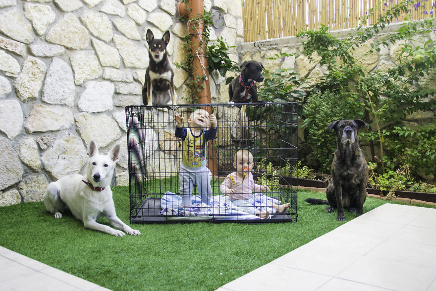 Cặp sinh đôi cực dễ thương trong những bức ảnh không đụng hàng - Ảnh 24. Cặp sinh đôi cực dễ thương trong những bức ảnh không đụng hàng - Ảnh 24.