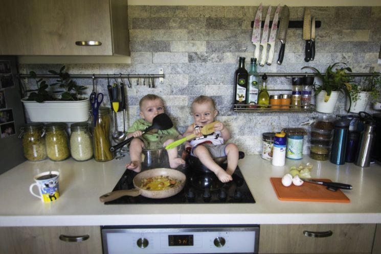 Cặp sinh đôi cực dễ thương trong những bức ảnh không đụng hàng - Ảnh 27. Cặp sinh đôi cực dễ thương trong những bức ảnh không đụng hàng - Ảnh 27.