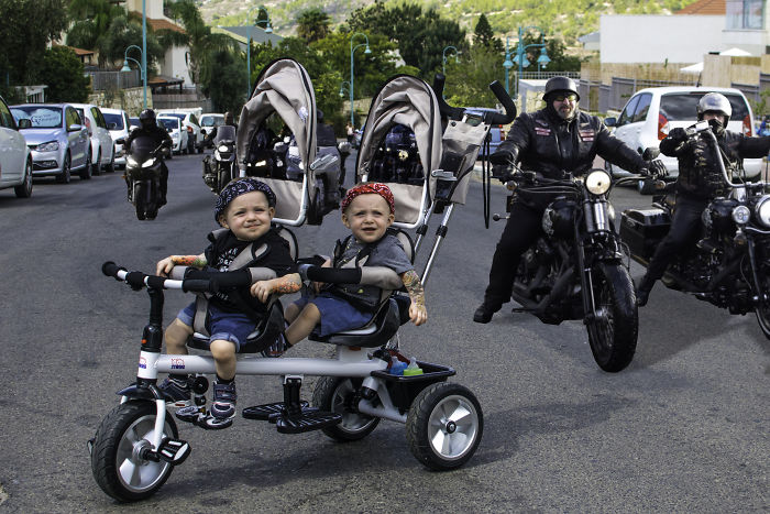 Cặp sinh đôi cực dễ thương trong những bức ảnh không đụng hàng - Ảnh 29. Cặp sinh đôi cực dễ thương trong những bức ảnh không đụng hàng - Ảnh 29.