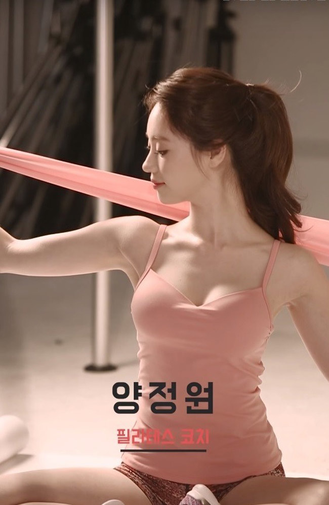 Xinh xắn, sexy lại còn giỏi, cặp MC sinh đôi này đang gây bão cả trên sóng truyền hình lẫn đời thực - Ảnh 18. Xinh xắn, sexy lại còn giỏi, cặp MC sinh đôi này đang gây bão cả trên sóng truyền hình lẫn đời thực - Ảnh 18.