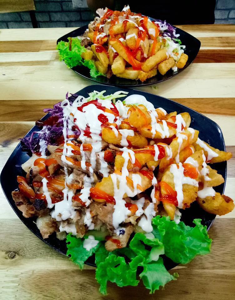 7 quán bánh mì bình dân mà ngon tê lưỡi của Hà Nội - Ảnh 8. 7 quán bánh mì bình dân mà ngon tê lưỡi của Hà Nội - Ảnh 8.