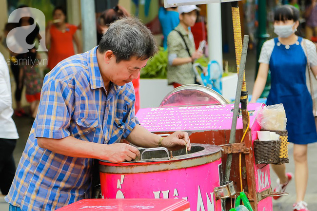 Những xe kem ống Hội An bảy màu giữa phố đi bộ tô thêm niềm vui giản dị cuối tuần - Ảnh 8.