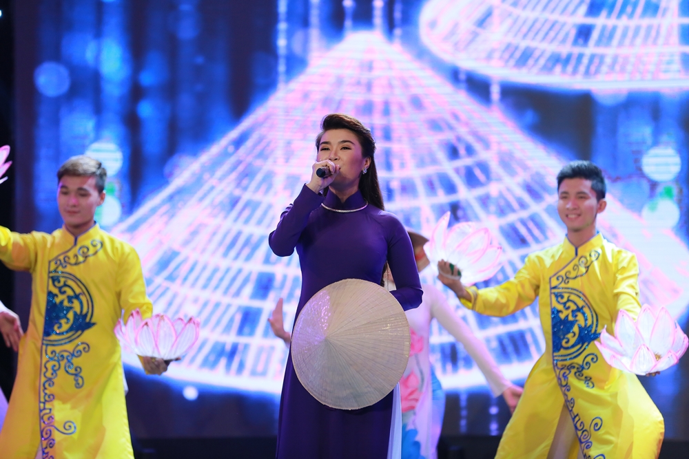 Con gái Chế Linh gây sốc khi khóc nức nở tố cha bỏ bê vợ con - Ảnh 17. Con gái Chế Linh gây sốc khi khóc nức nở tố cha bỏ bê vợ con - Ảnh 17.