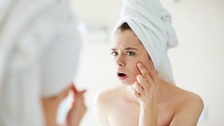 Điều gì thực sự xảy ra với da mặt khi bạn đi ngủ không tẩy trang - Ảnh 3. Điều gì thực sự xảy ra với da mặt khi bạn đi ngủ không tẩy trang - Ảnh 3.