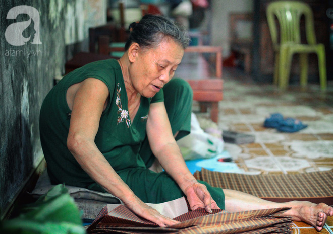 Chuyện xóm nước đen ở vùng ngoại ô, nơi chỉ có những người đàn bà trơ trọi, lặng lẽ sống không bóng đàn ông - Ảnh 15.