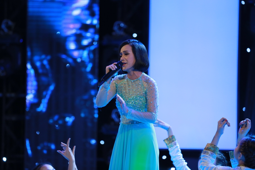 Con gái Chế Linh gây sốc khi khóc nức nở tố cha bỏ bê vợ con - Ảnh 4. Con gái Chế Linh gây sốc khi khóc nức nở tố cha bỏ bê vợ con - Ảnh 4.