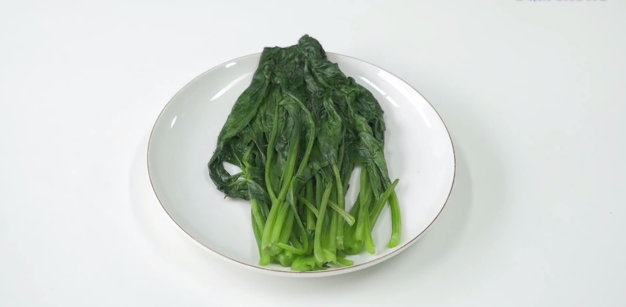 Không nồi, không nước vẫn luộc được rau, đĩa rau luộc đều tăm tắp đẹp mắt vô cùng - Ảnh 1. Không nồi, không nước vẫn luộc được rau, đĩa rau luộc đều tăm tắp đẹp mắt vô cùng - Ảnh 1.