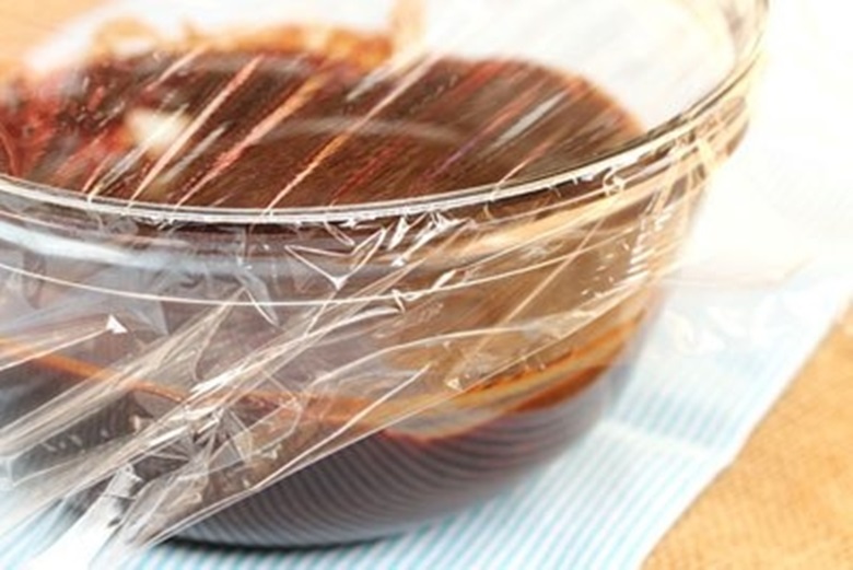 Hầu hết chúng ta đang đầu độc sức khỏe bản thân và gia đình khi dùng màng bọc thực phẩm sai ơi là sai - Ảnh 3. Hầu hết chúng ta đang đầu độc sức khỏe bản thân và gia đình khi dùng màng bọc thực phẩm sai ơi là sai - Ảnh 3.