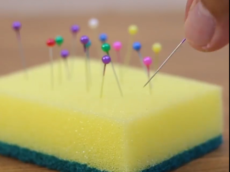 Chỉ với miếng xốp rửa bát bạn có thể làm được những việc khó tin thế này - Ảnh 4.