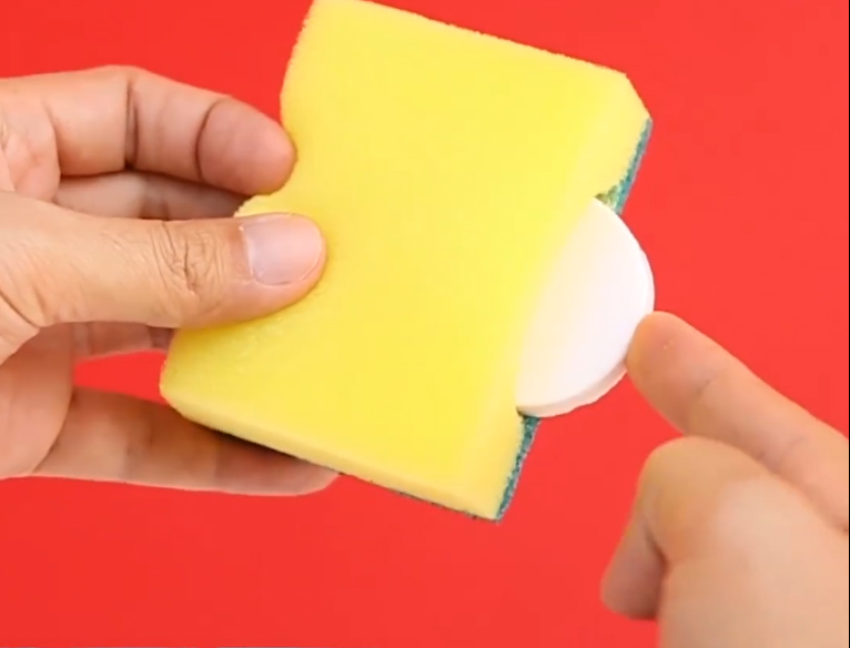 Chỉ với miếng xốp rửa bát bạn có thể làm được nhiều việc khó tin thế này - Ảnh 6.