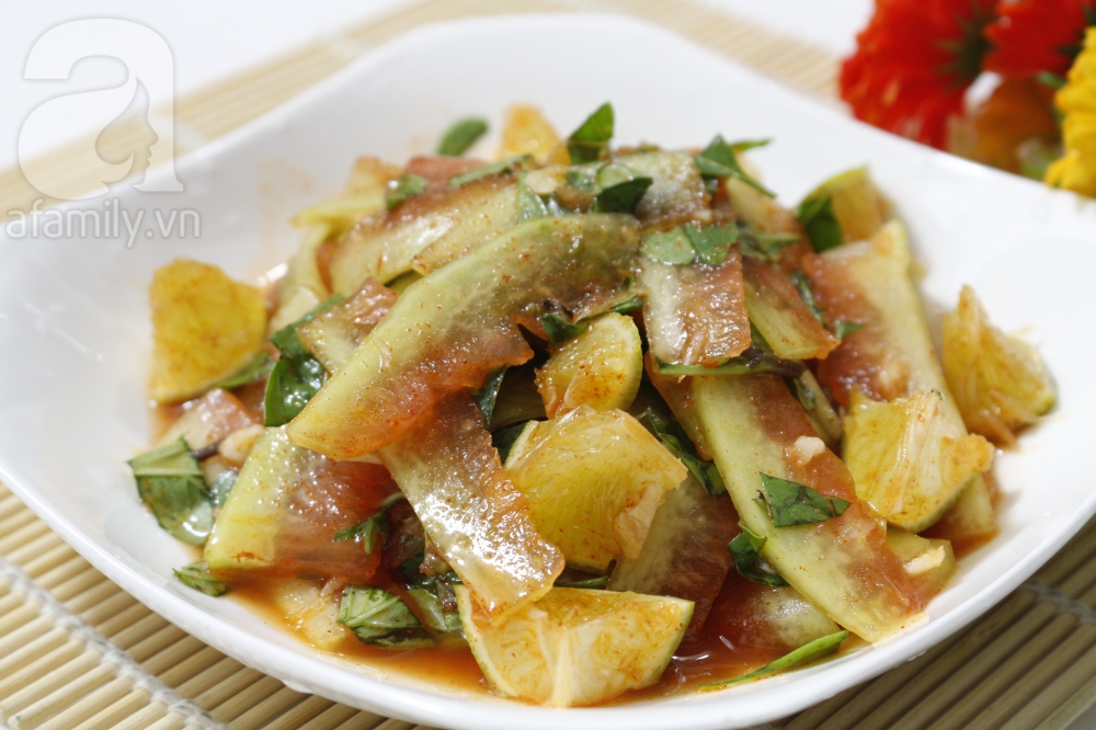 Không cần làm salad cao sang làm gì, dùng cùi dưa đỏ trộn cay chua thì ngon giòn hết nấc - Ảnh 4.