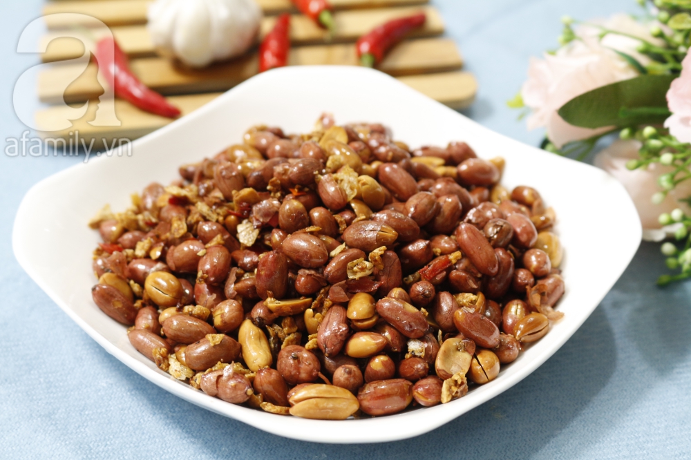 Chỉ thêm 1 vật liệu thôi mà món lạc rang ăn ngon hơn hẳn - Ảnh 5. Chỉ thêm 1 nguyên vật liệu thôi mà món lạc rang ăn ngon hơn hẳn - Ảnh 5.
